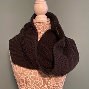 Lululemon Infinity Scarf, Charcoal Gray.